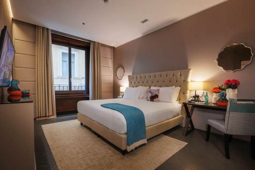 Singer Palace Hotel