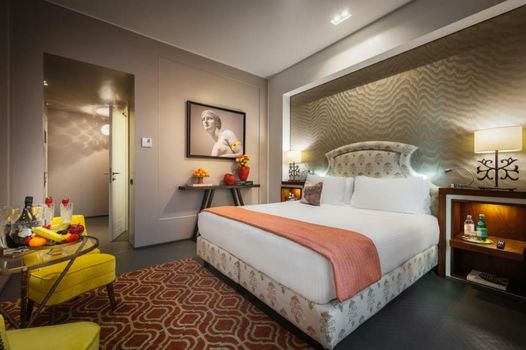Singer Palace Hotel