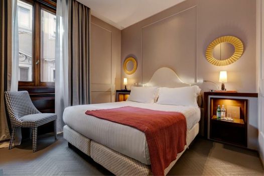 Singer Palace Hotel