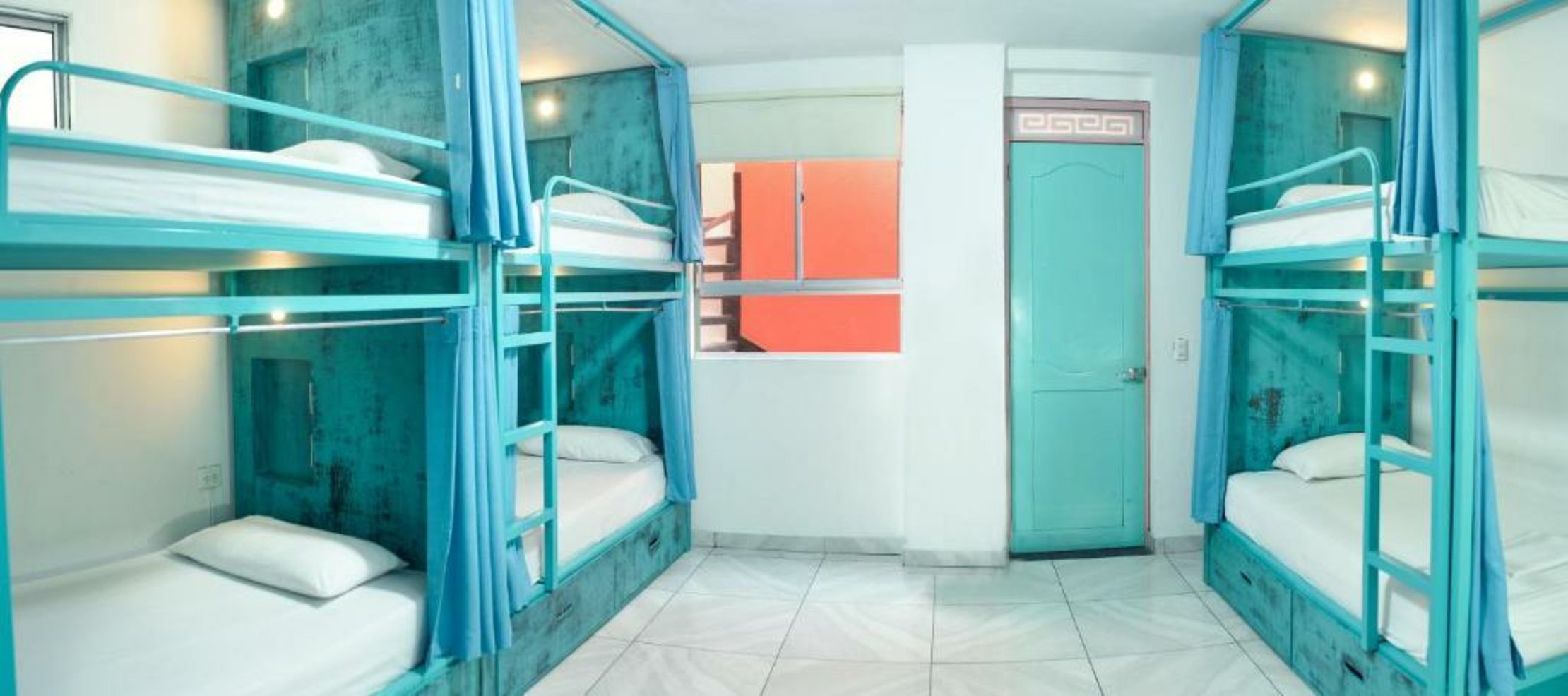 Flamingo Hostel & Coworking