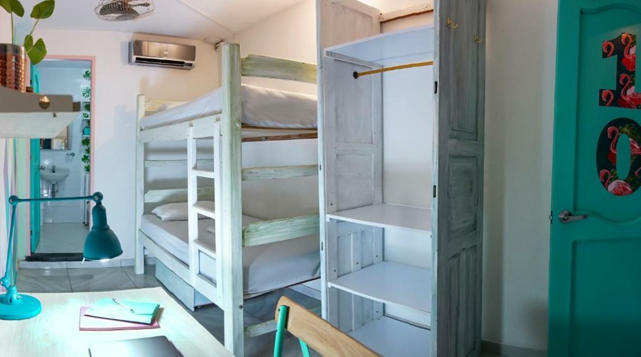 Flamingo Hostel & Coworking