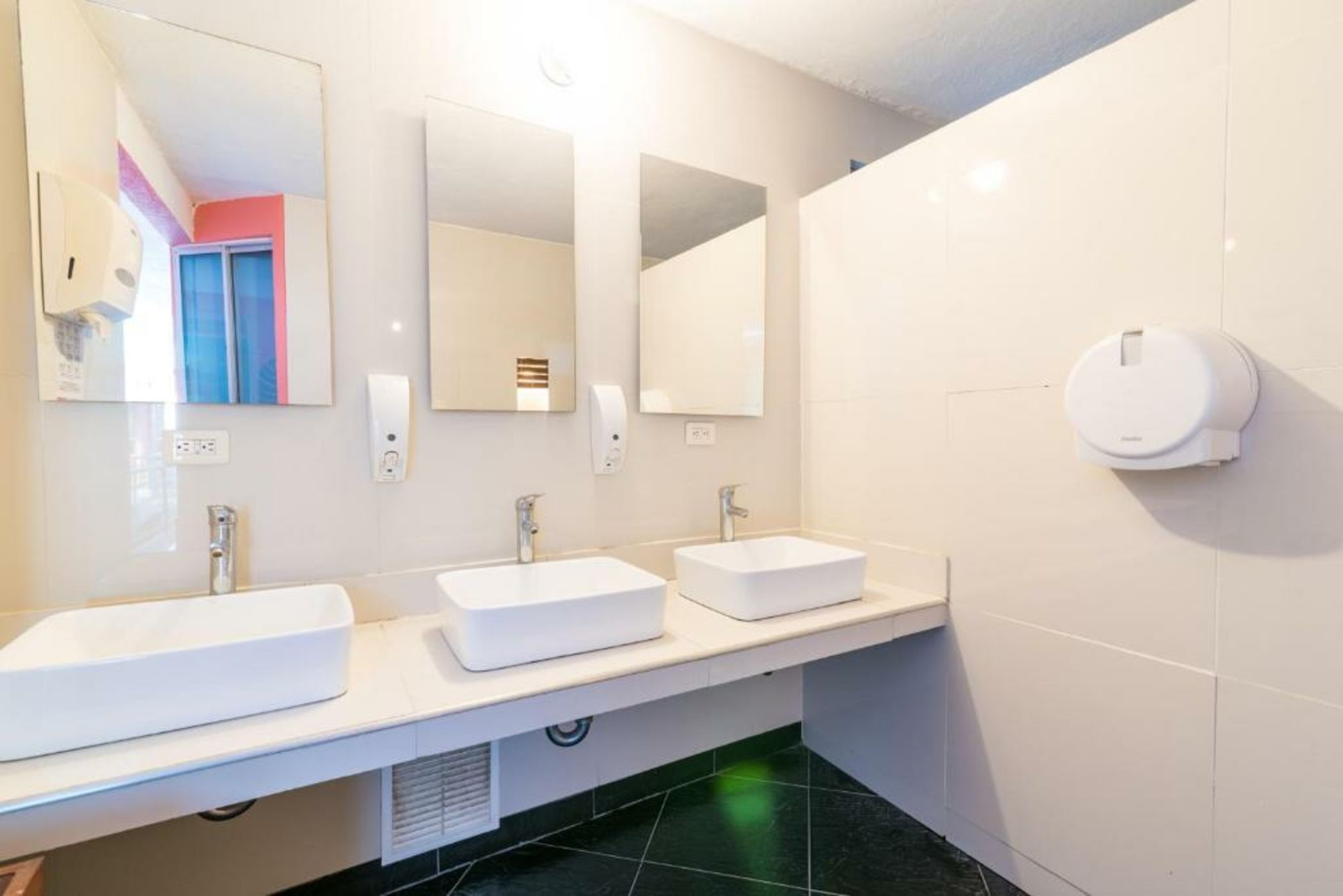 Flamingo Hostel & Coworking