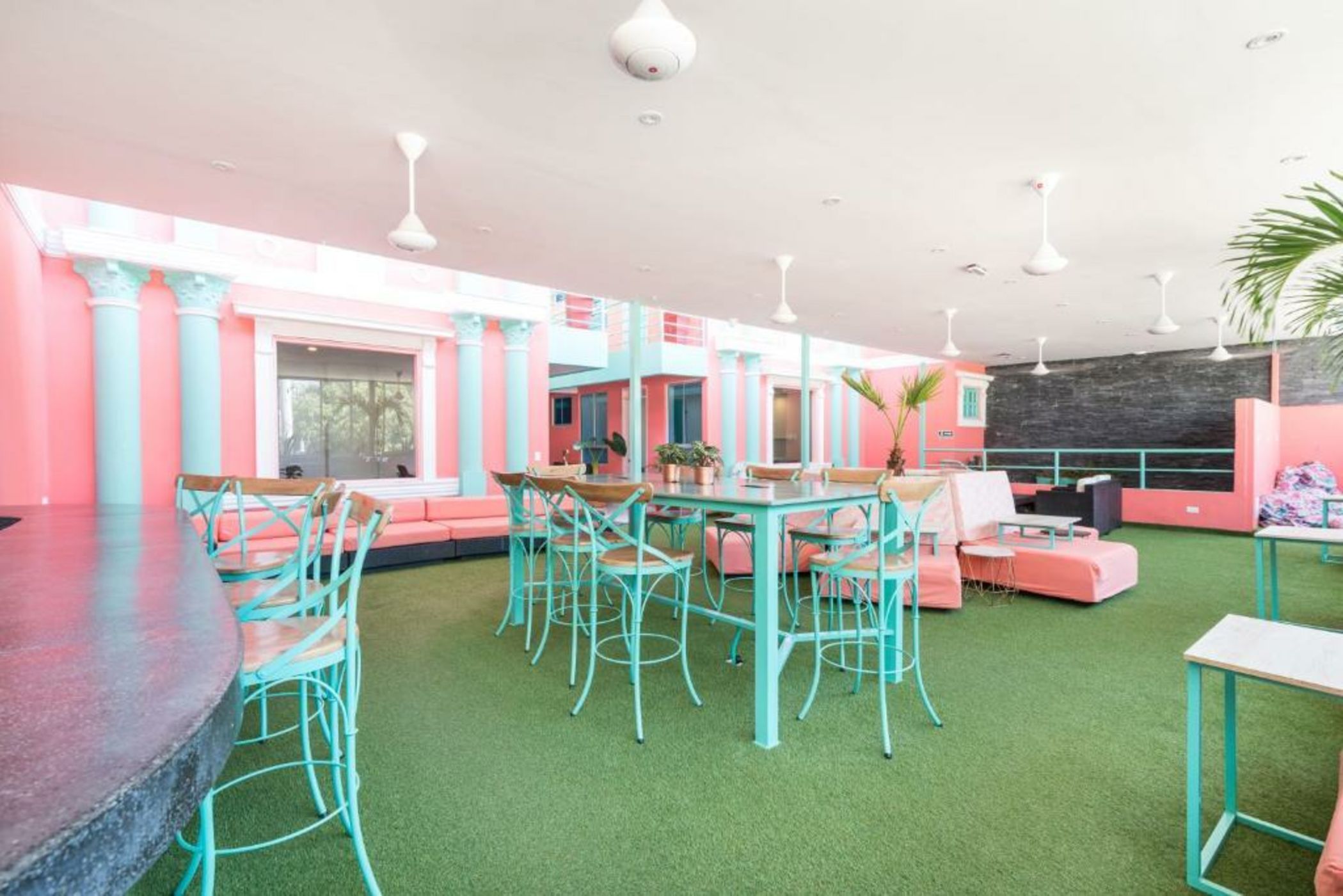 Flamingo Hostel & Coworking