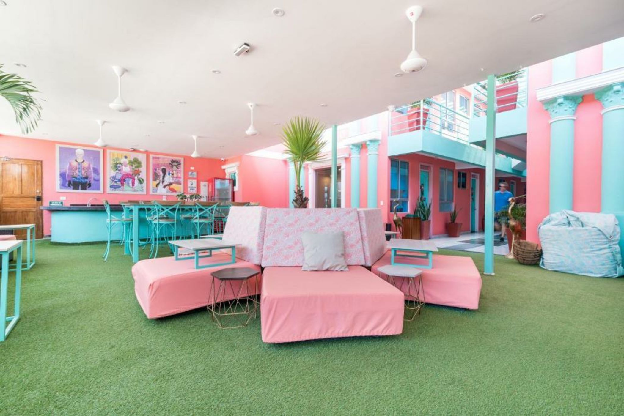 Flamingo Hostel & Coworking