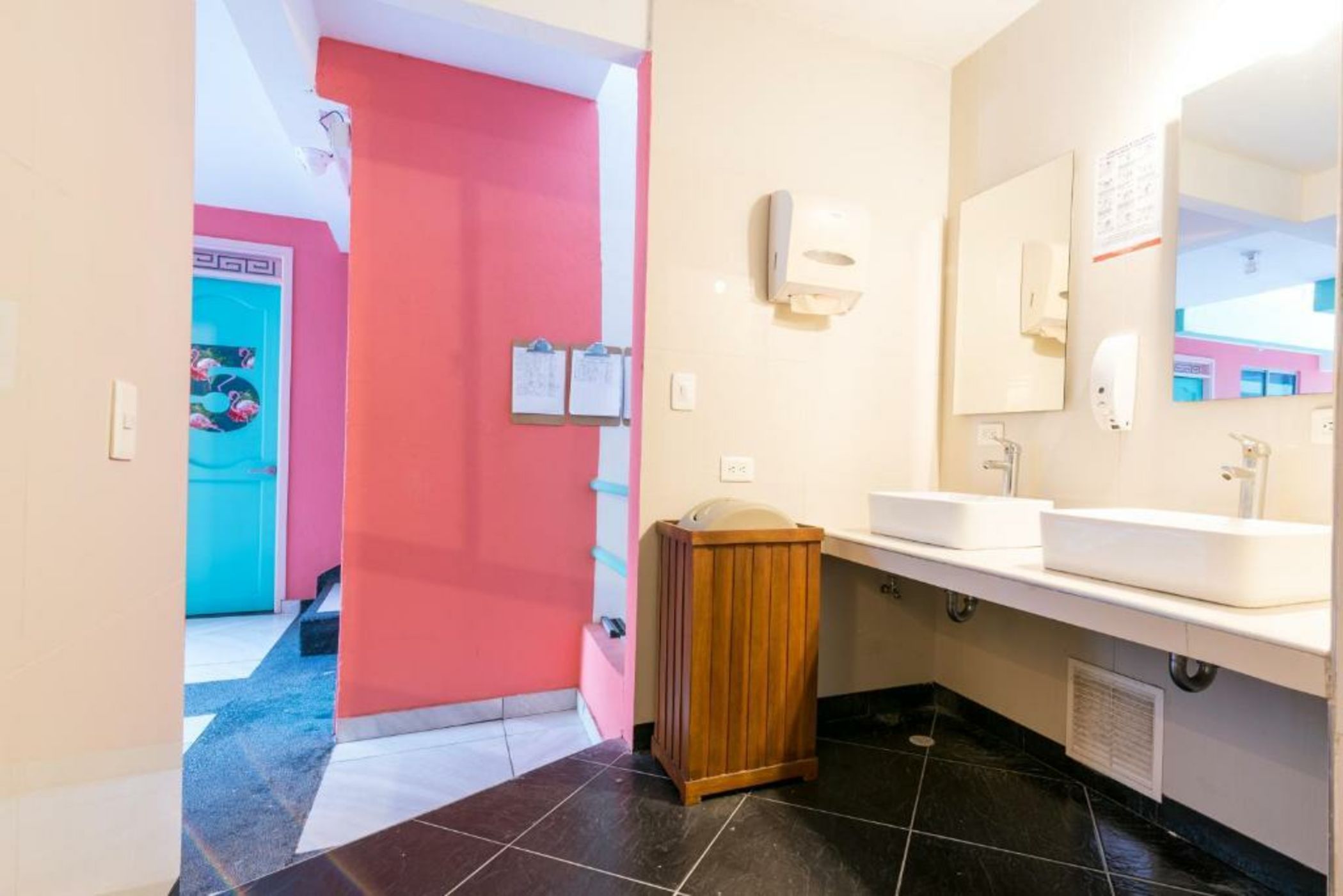 Flamingo Hostel & Coworking