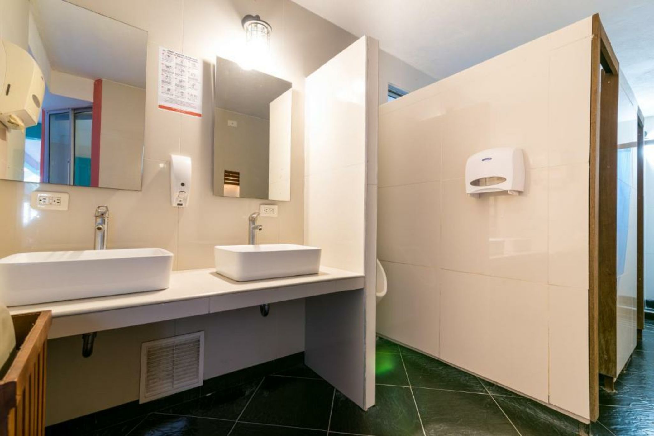 Flamingo Hostel & Coworking