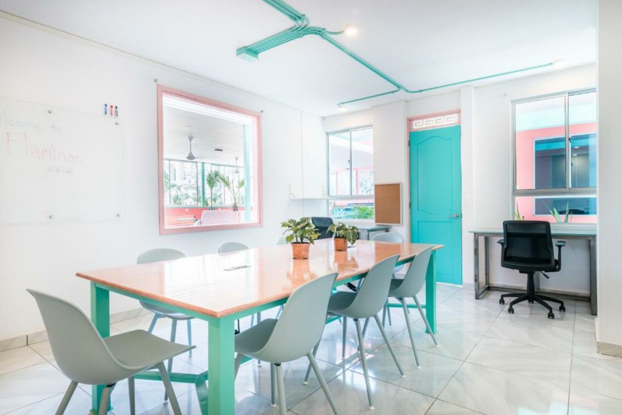 Flamingo Hostel & Coworking