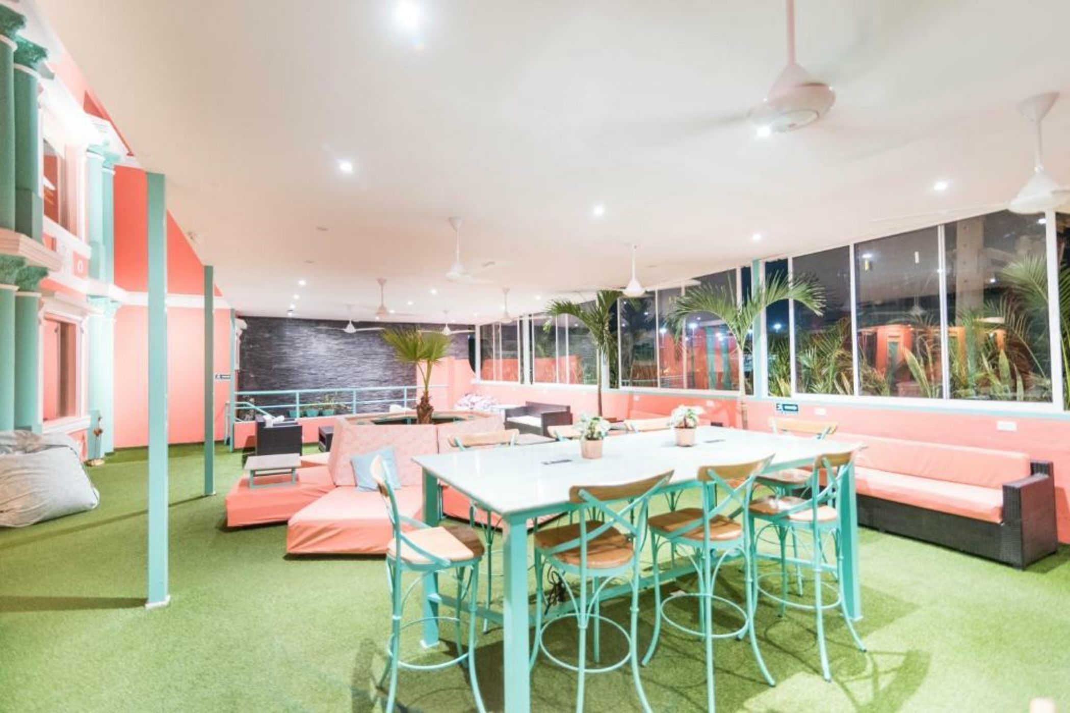 Flamingo Hostel & Coworking
