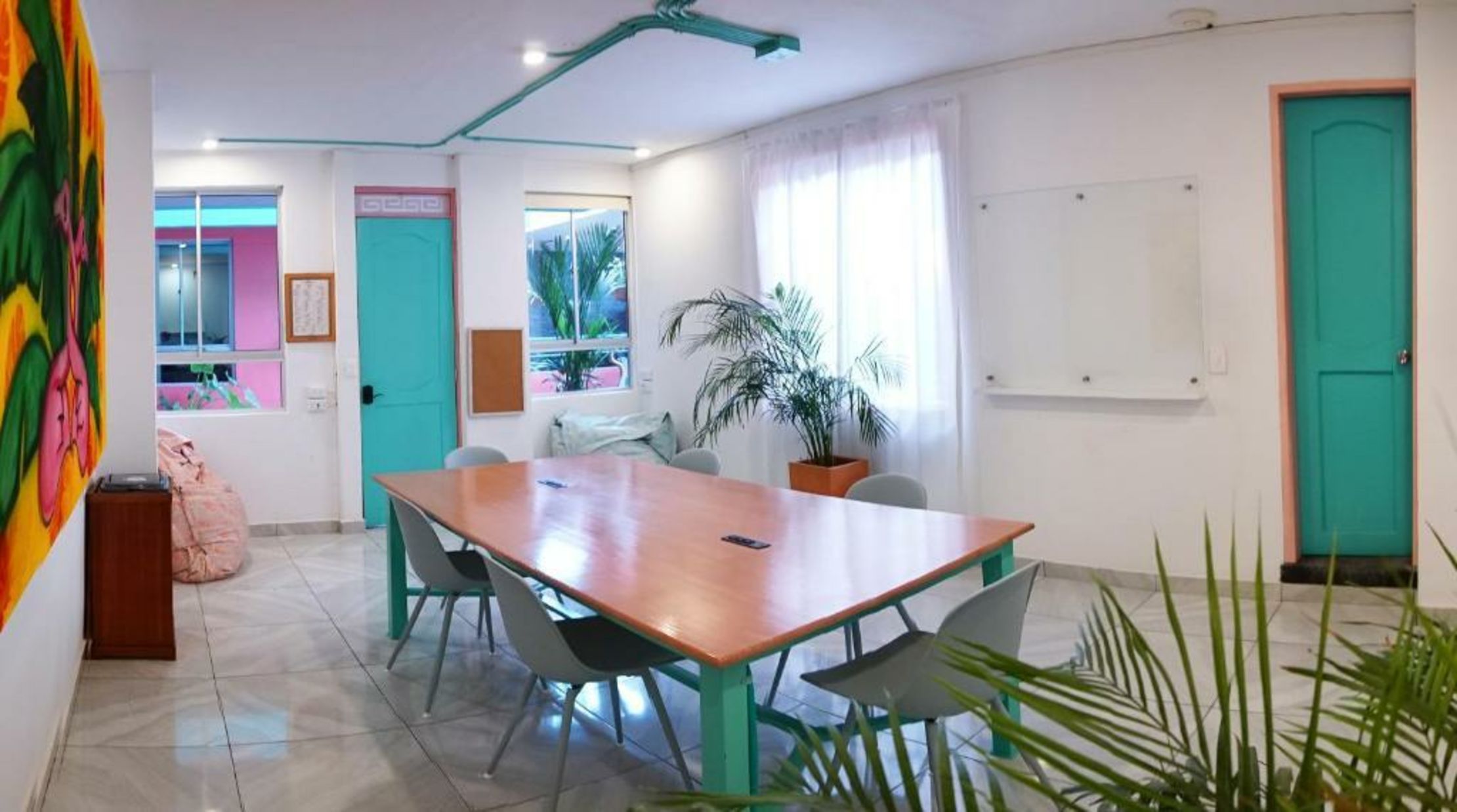 Flamingo Hostel & Coworking