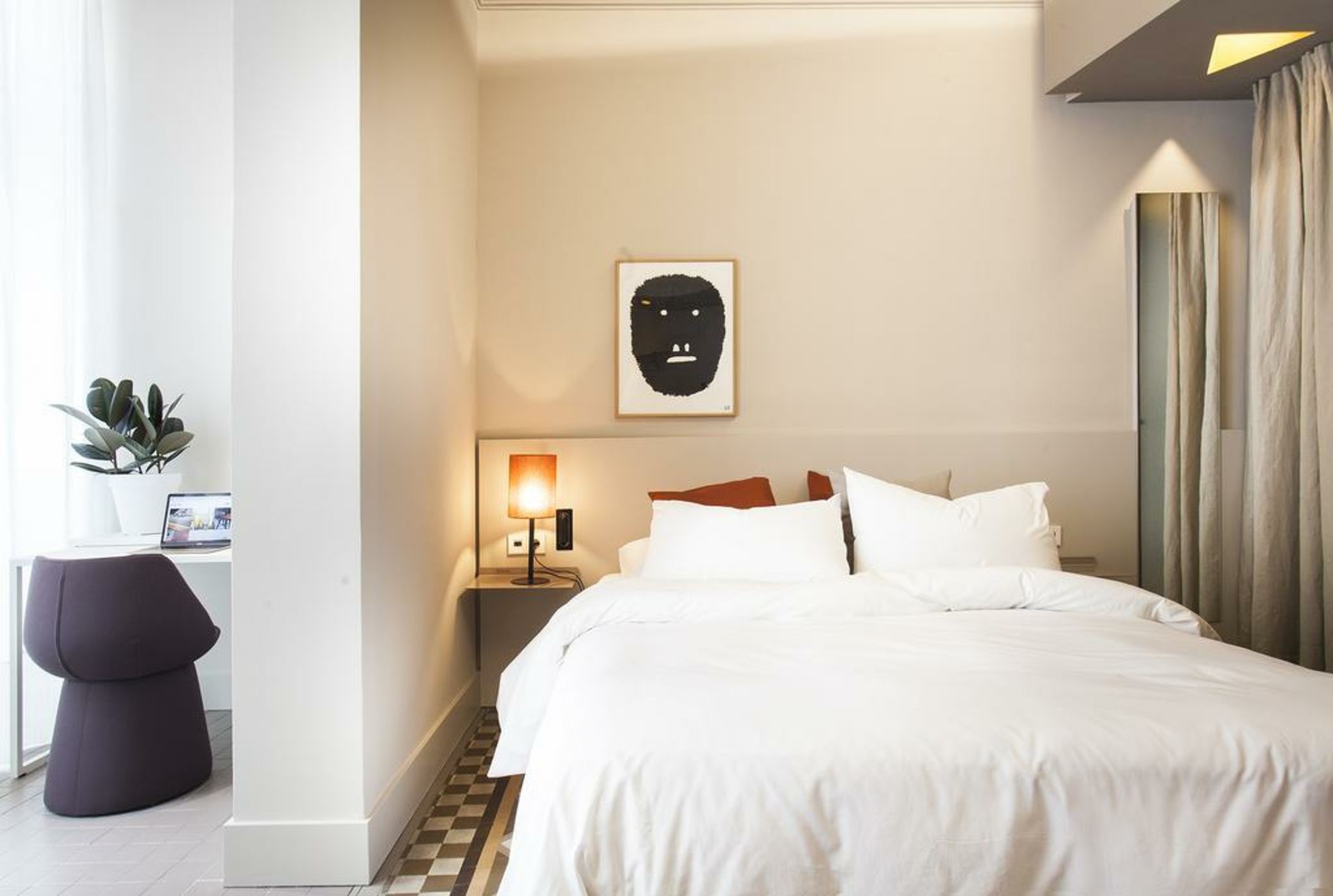 DestinationBCN - Universitat Rooms