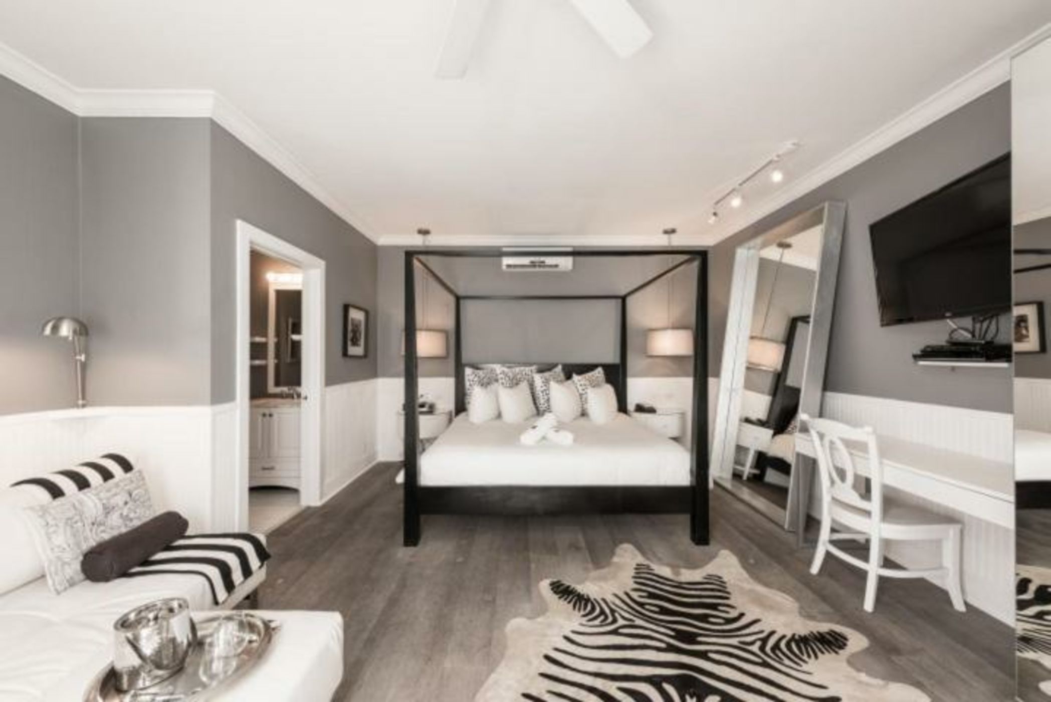 Alexander's Gay Lesbian Guesthouse (Adult Only 21+)