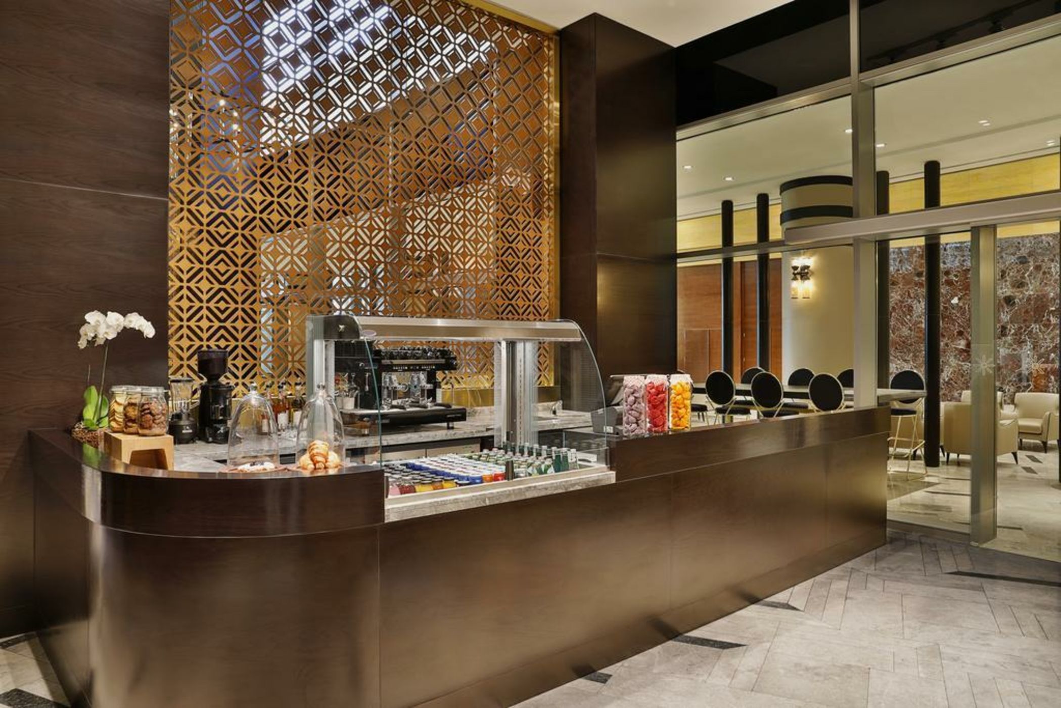 AlRayyan Hotel Doha, Curio Collection by Hilton