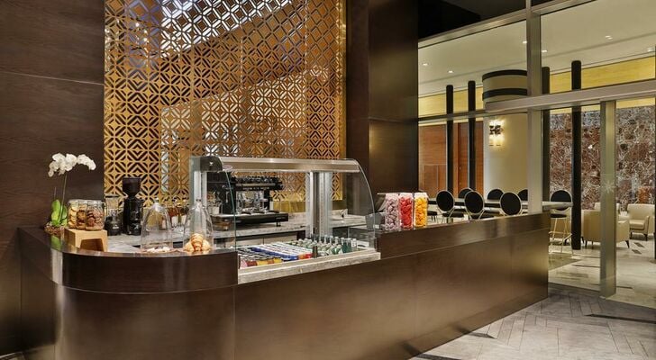 AlRayyan Hotel Doha, Curio Collection by Hilton