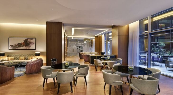 AlRayyan Hotel Doha, Curio Collection by Hilton