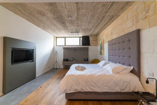 19 ROOMS