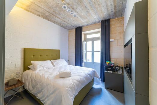 19 ROOMS