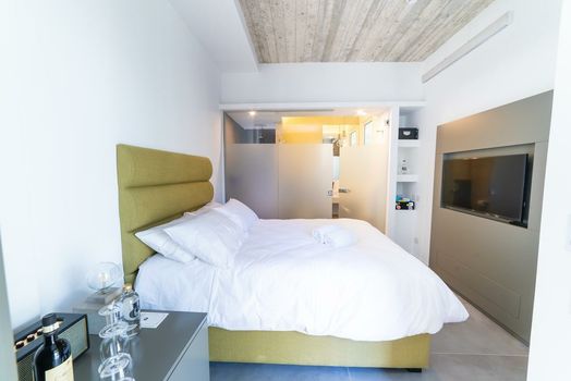 19 ROOMS