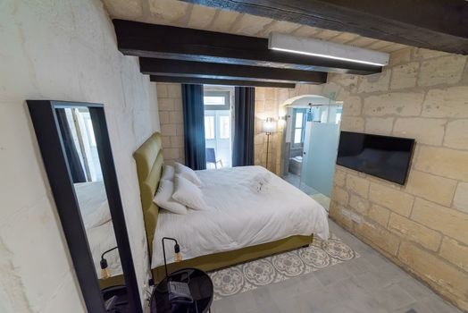 19 ROOMS