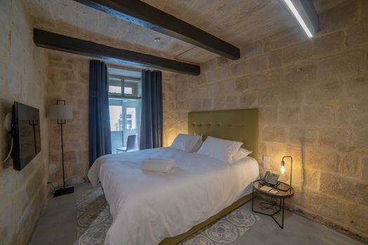 19 ROOMS