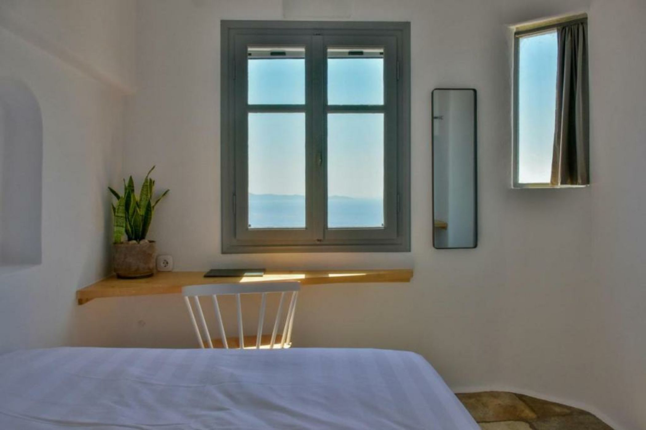 Living Theros Luxury Suites