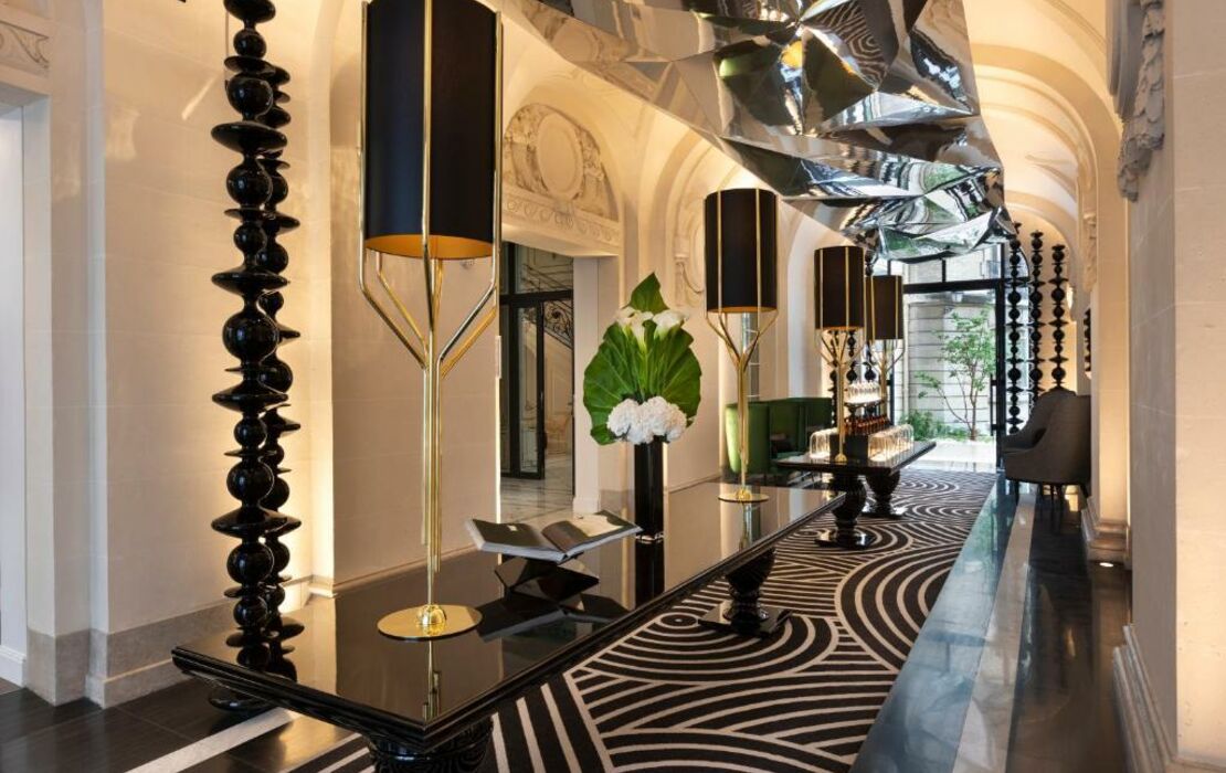 La Clef Champs-élysées Paris By The Crest Collection La Clef Champs-Élysées Paris by The Crest Collection, a Design Boutique
