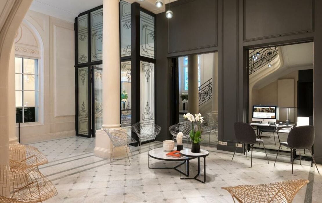 La Clef Champs-élysées Paris By The Crest Collection La Clef Champs-Élysées Paris by The Crest Collection, a Design Boutique