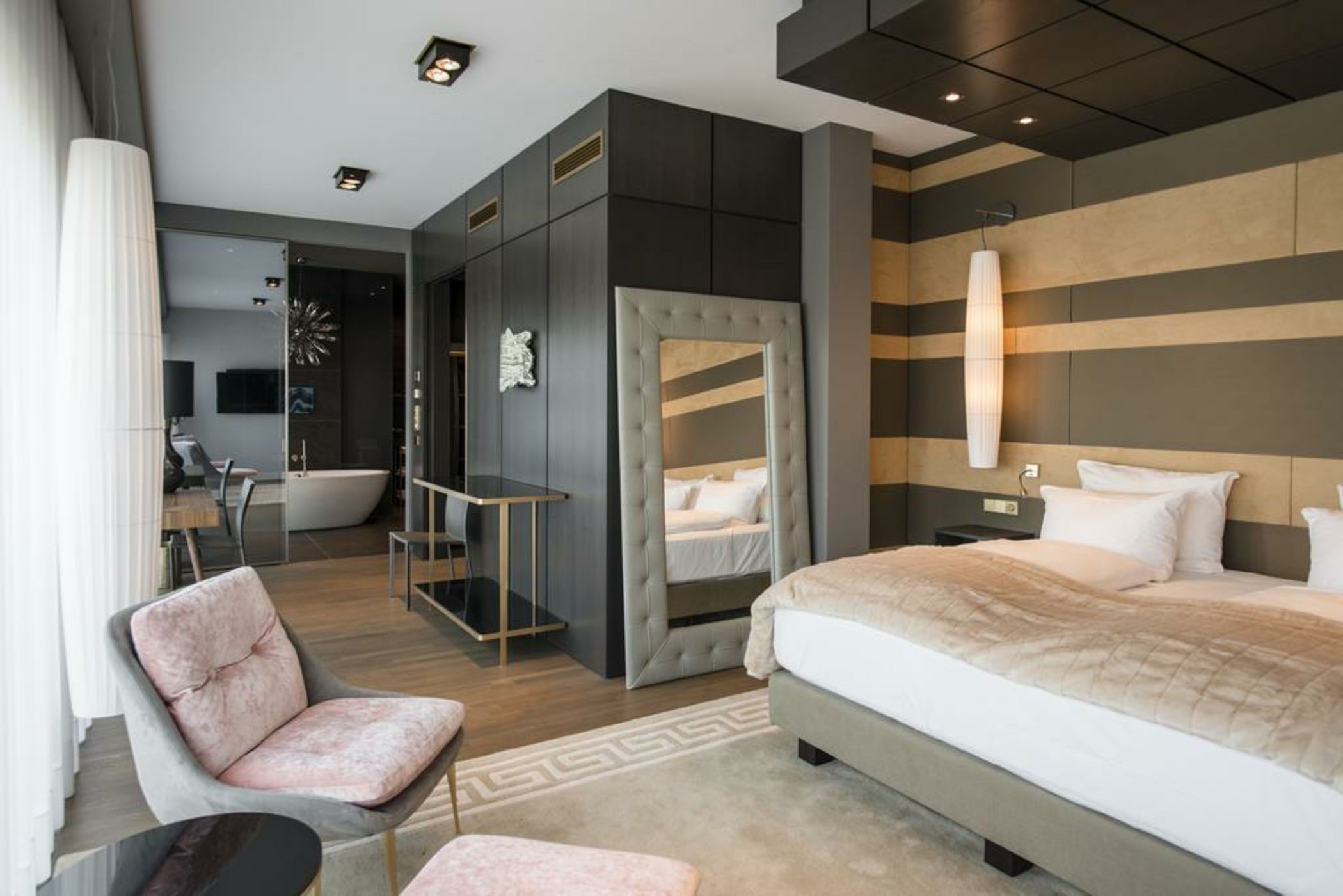 MONBIJOU PENTHOUSE by Suite.030 high class apartments