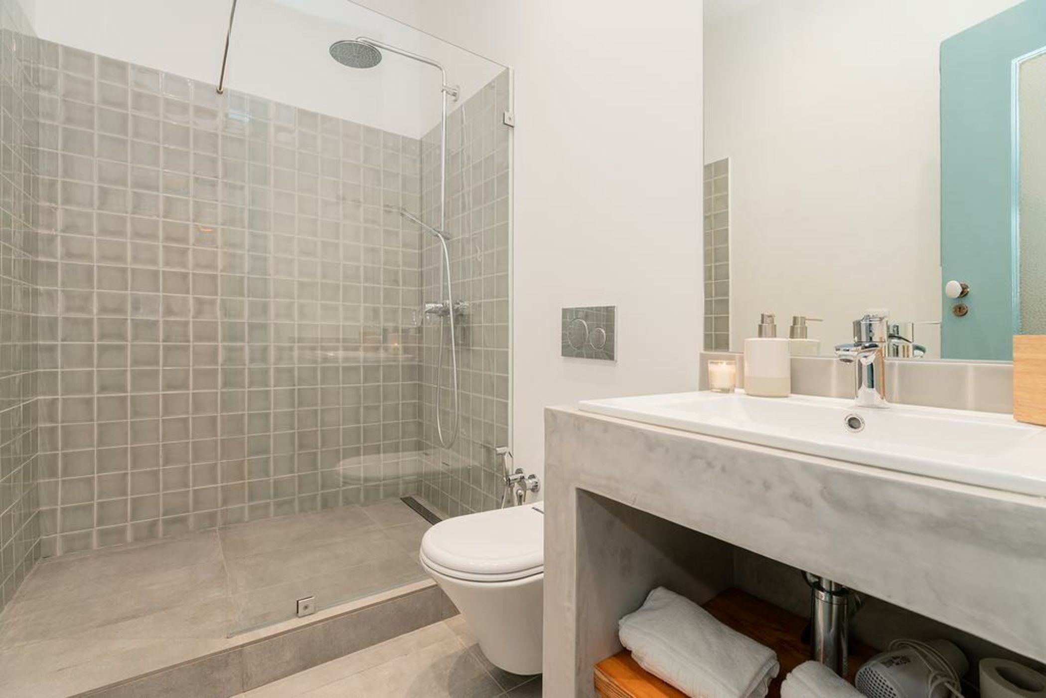 Blue & Bright Apartment in Baixa