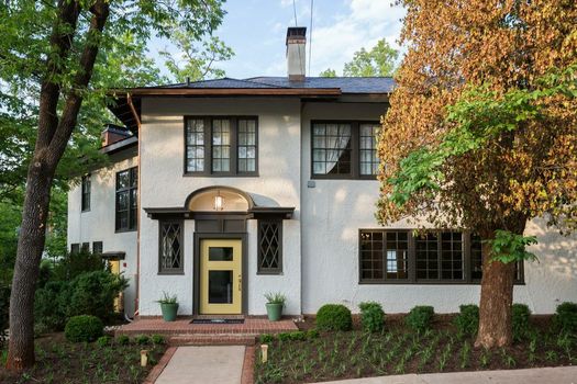 Oakhurst Inn