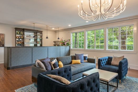 Oakhurst Inn