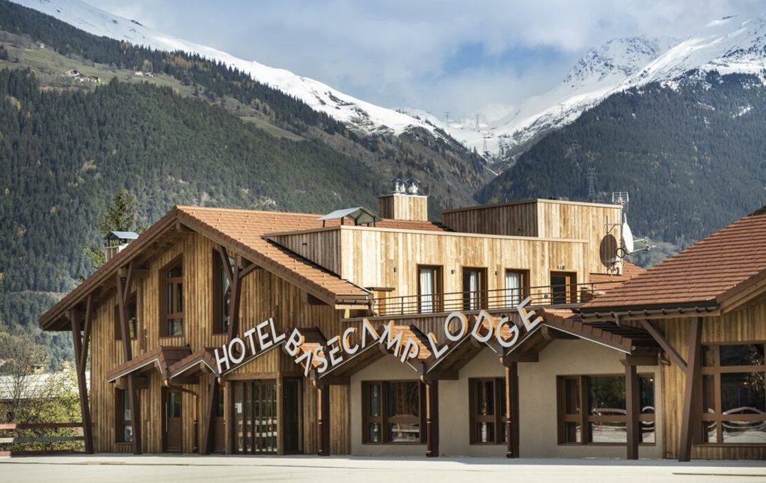 Base Camp Lodge Hotels