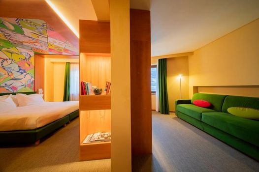 OMAMA Hotel
