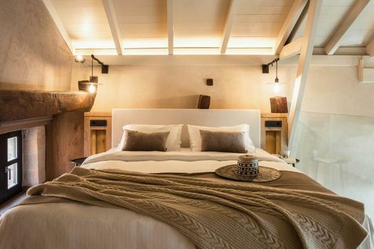 J&G Suites