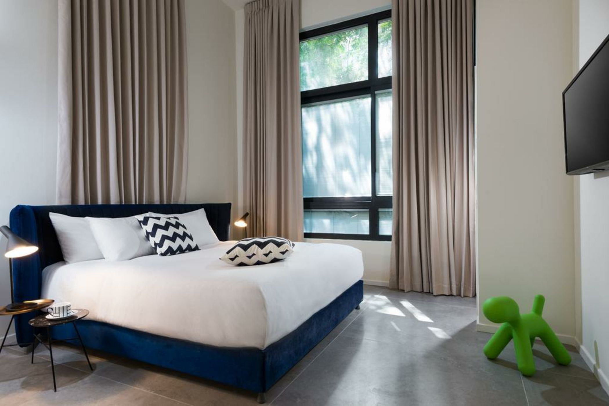 Shenkin Apartments by Master