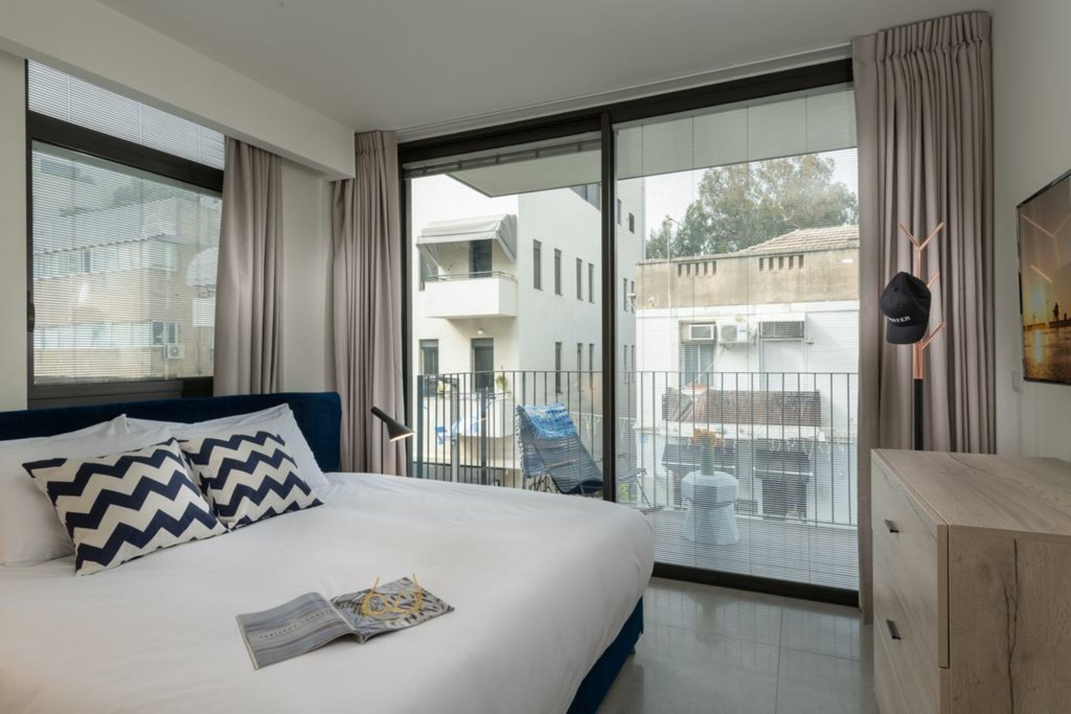 Shenkin Apartments by Master