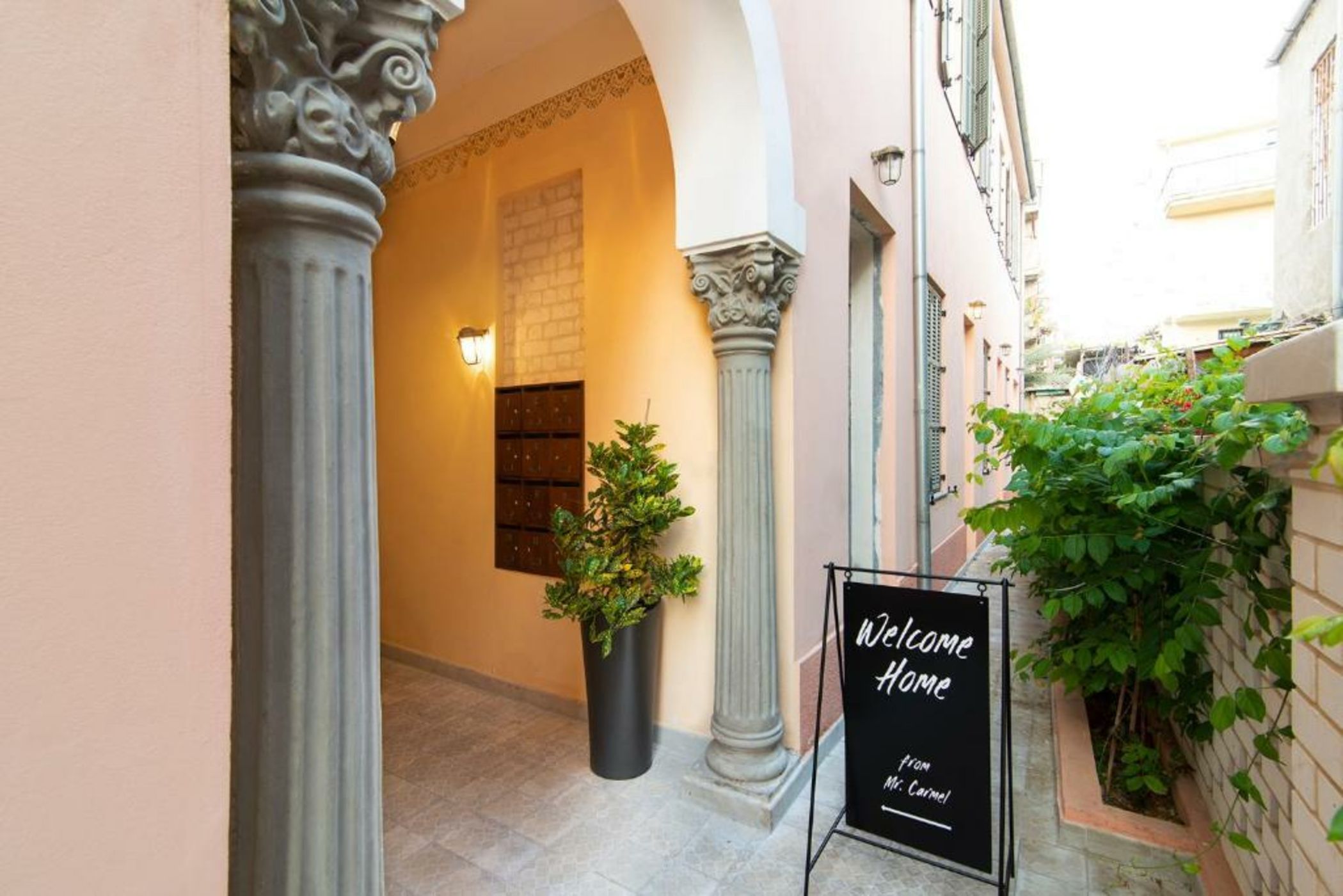 Mr. Carmel - By TLV2GO