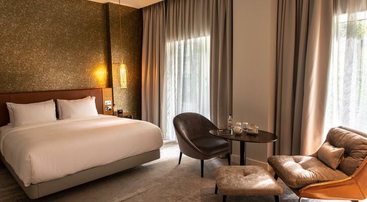 Lincoln Plaza London, Curio Collection By Hilton