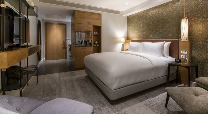 Lincoln Plaza London, Curio Collection By Hilton