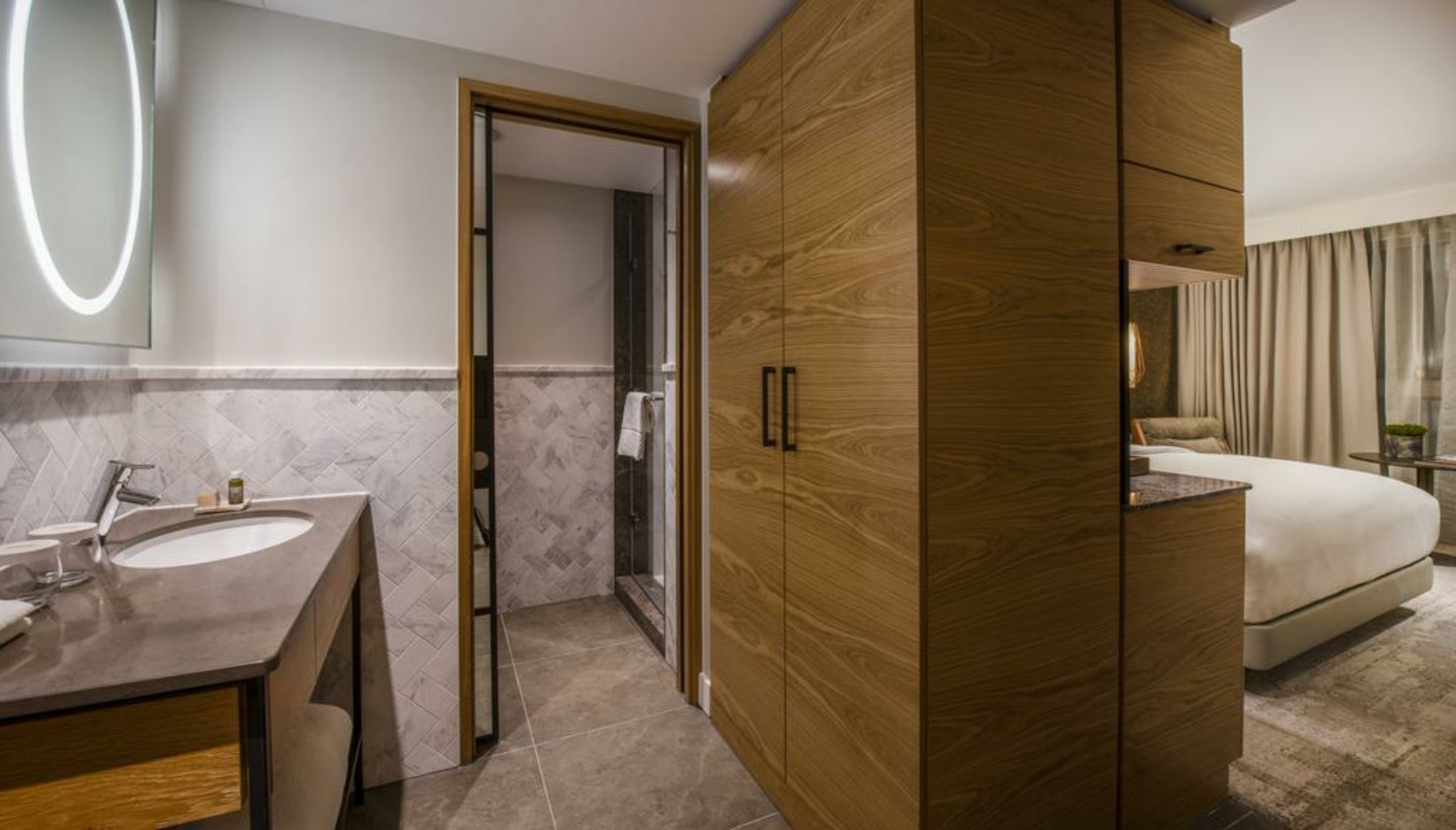 Lincoln Plaza London, Curio Collection By Hilton