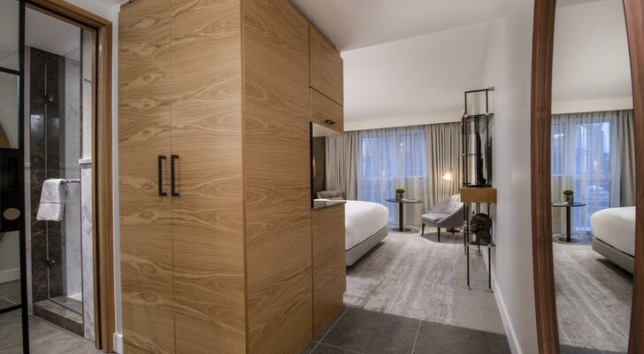 Lincoln Plaza London, Curio Collection By Hilton