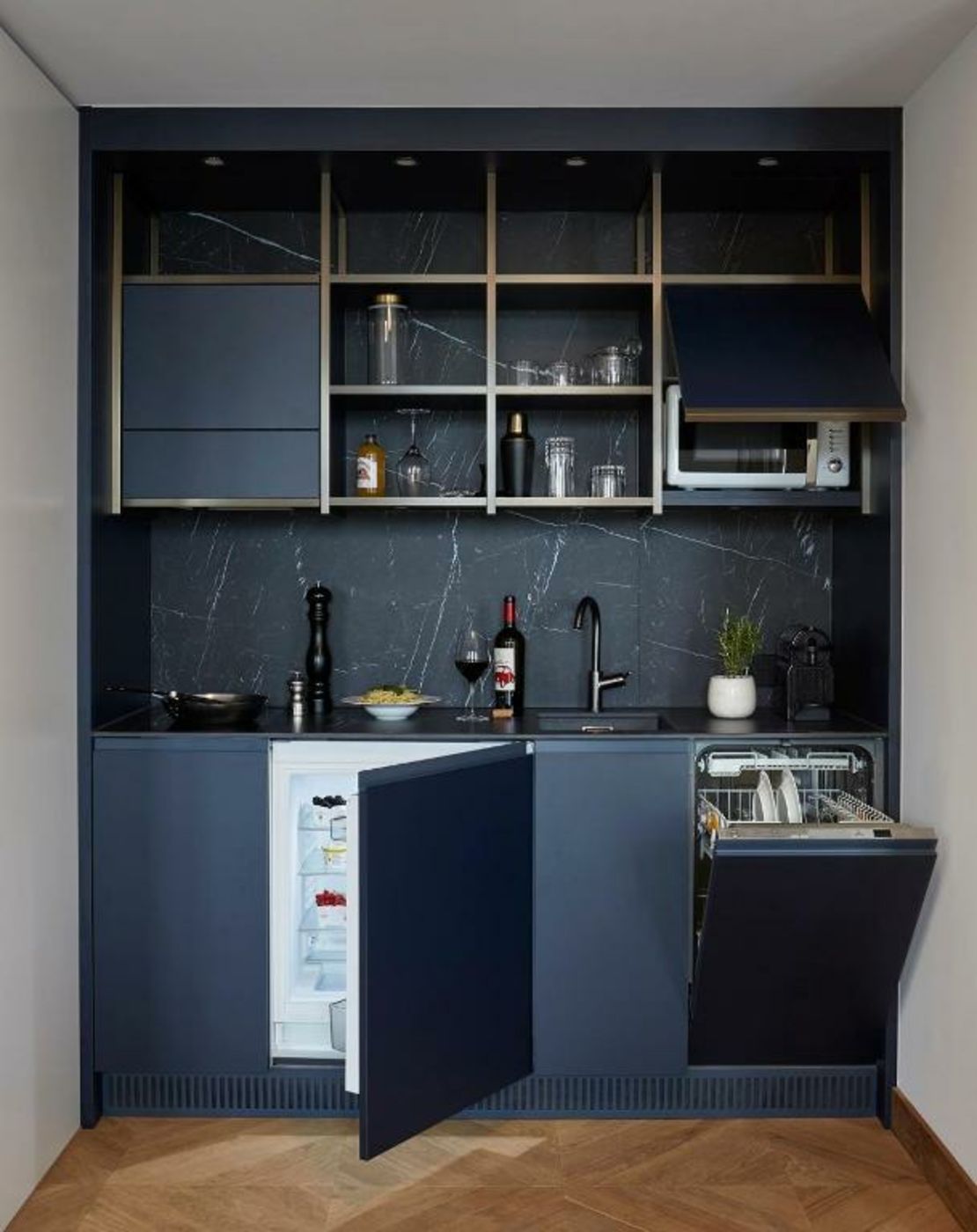 ALEX - Lakefront Lifestyle Hotel & Suites