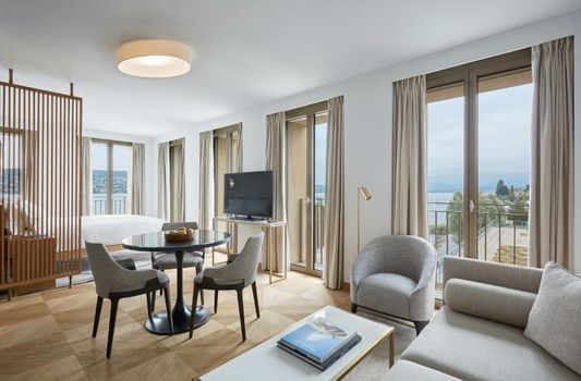 ALEX - Lakefront Lifestyle Hotel & Suites
