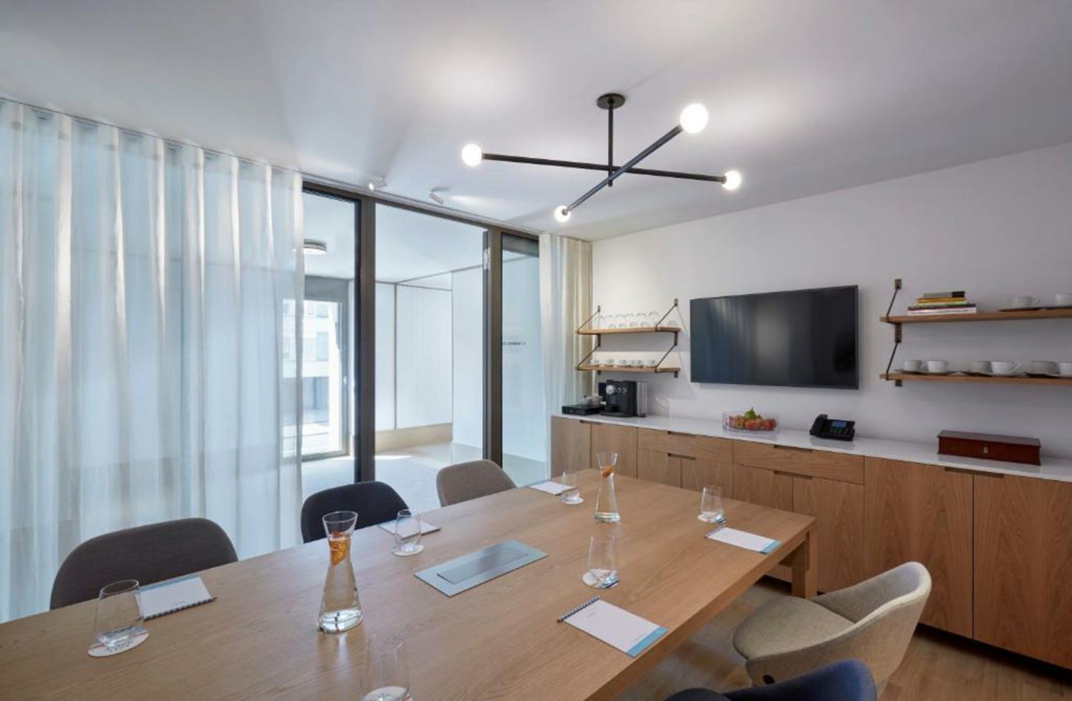 ALEX - Lakefront Lifestyle Hotel & Suites