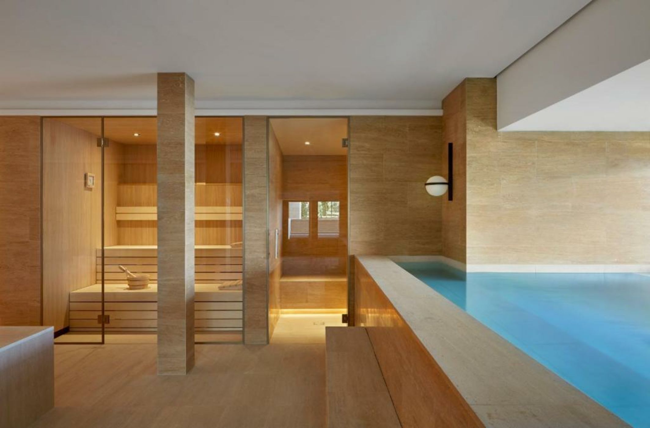 ALEX - Lakefront Lifestyle Hotel & Suites