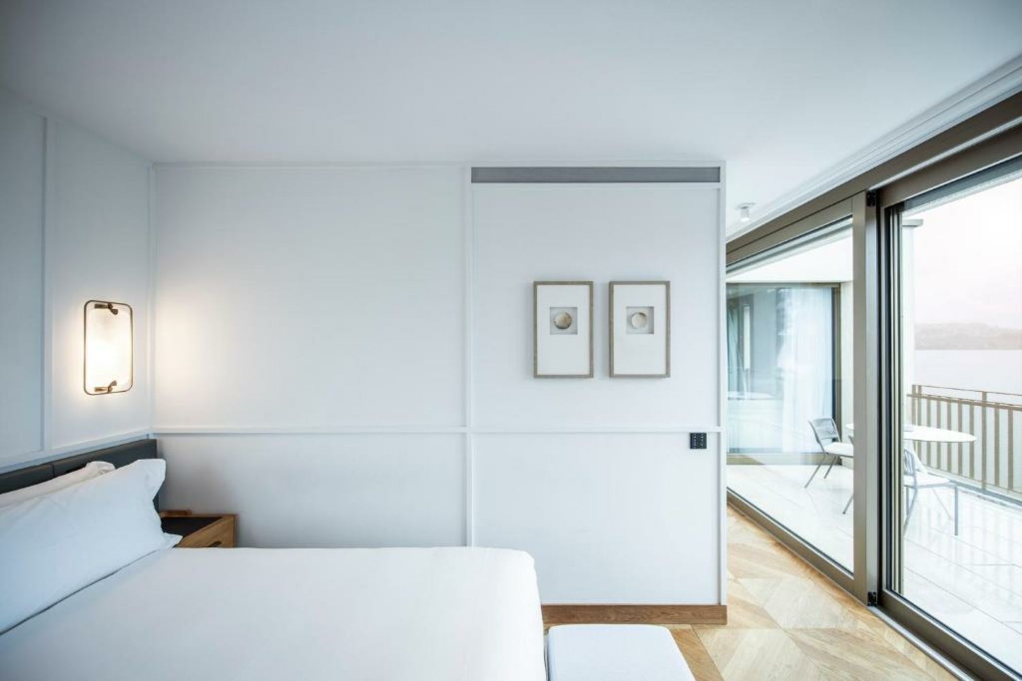 ALEX - Lakefront Lifestyle Hotel & Suites