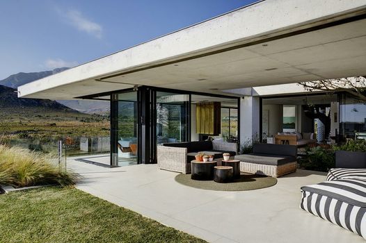 Restio River House