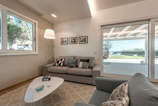 Sea Home