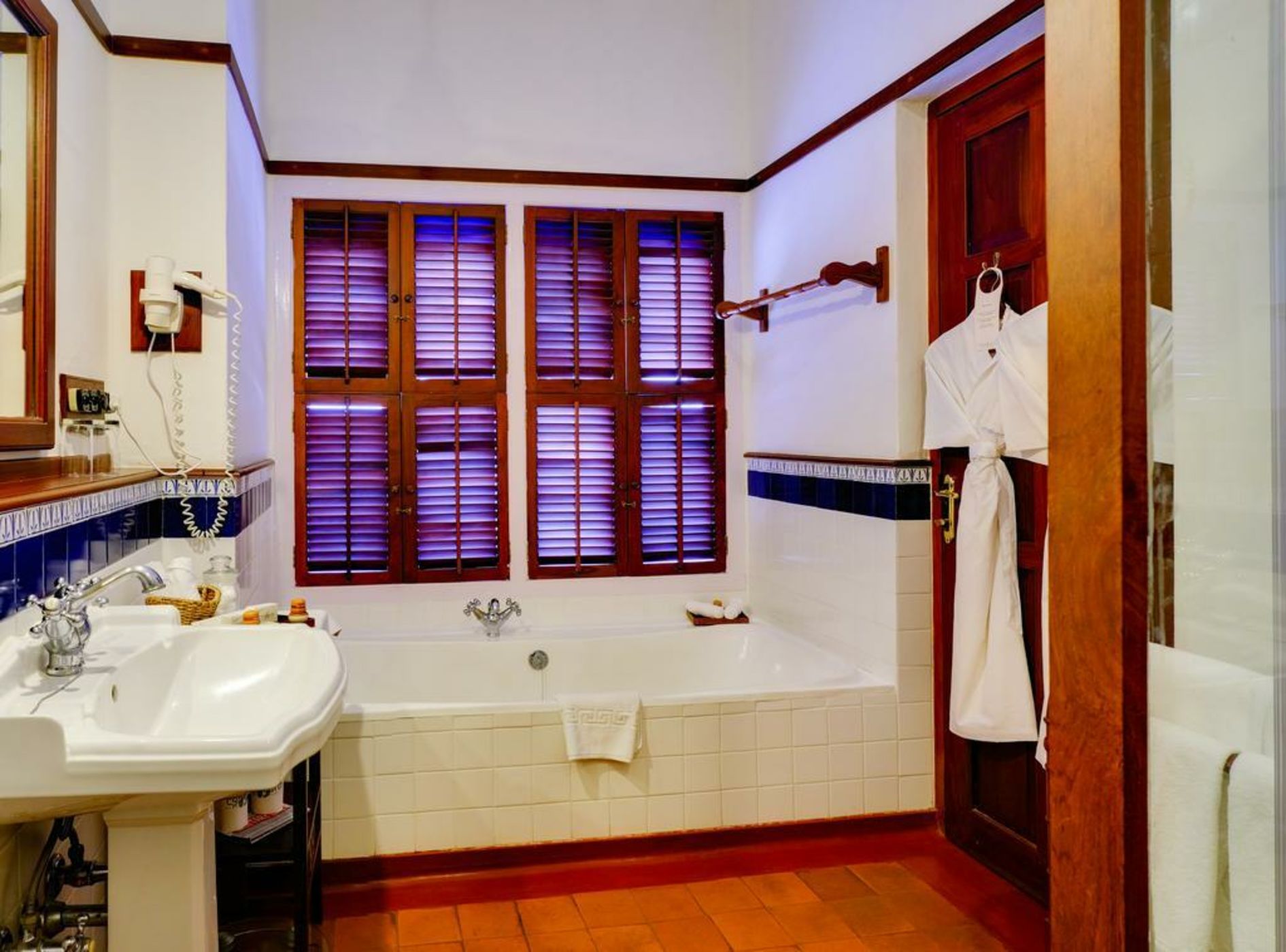 Brunton Boatyard - CGH Earth