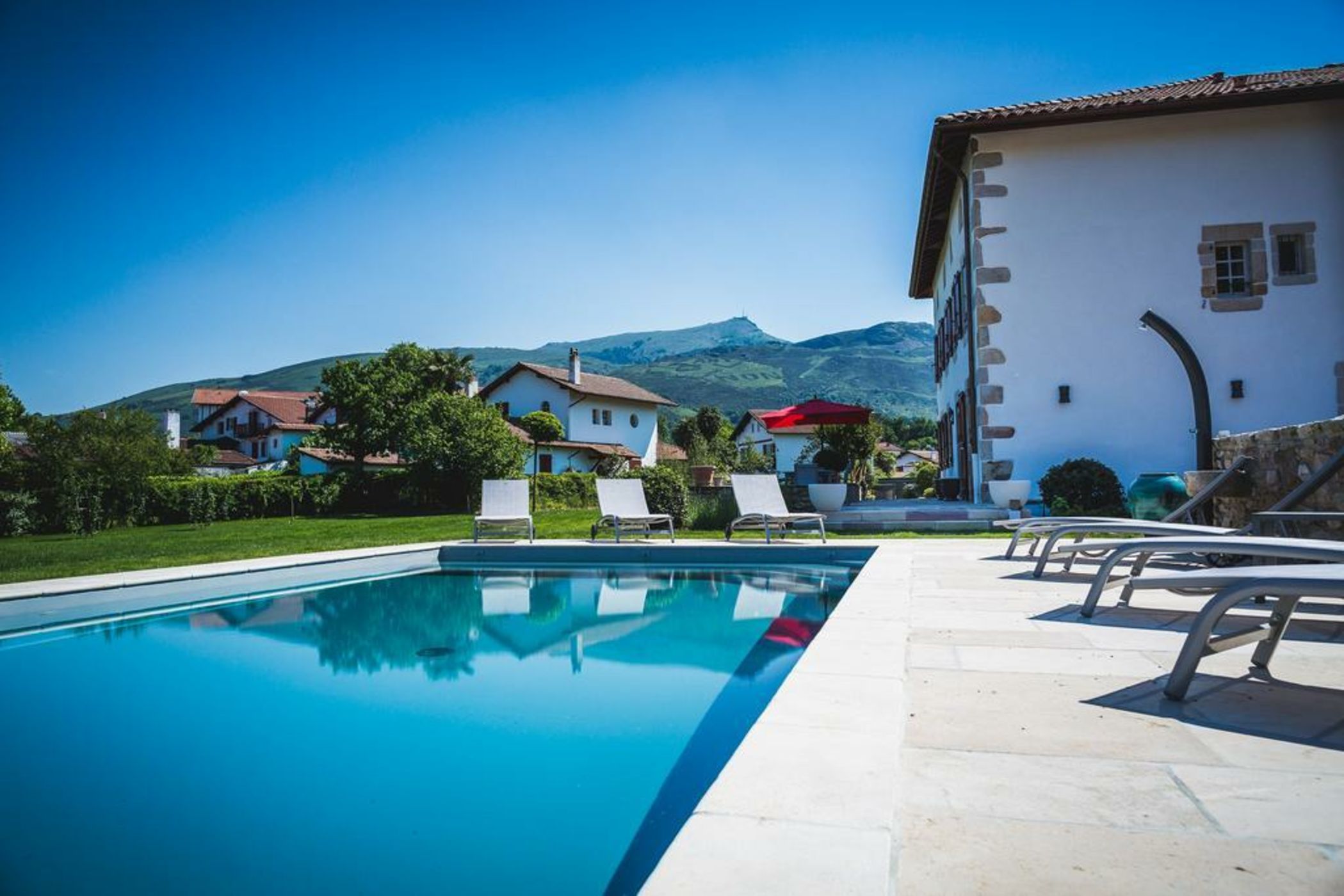 AUTHENTIQUE KEYWEEEK Villa with pool mountain view & Fireplace in Ascain