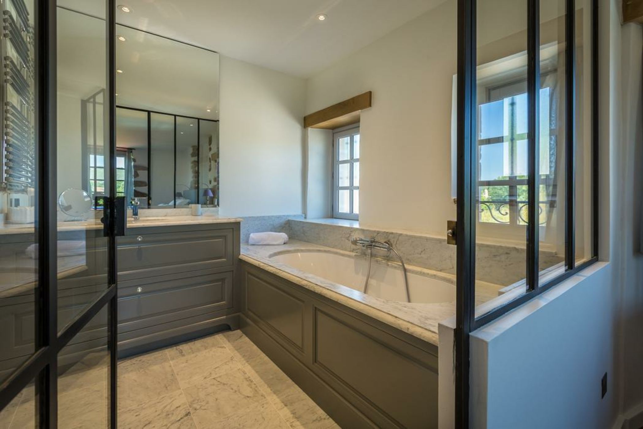 AUTHENTIQUE KEYWEEEK Villa with pool mountain view & Fireplace in Ascain